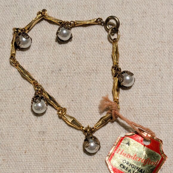 Mid-Century Vintage Faux Pearl Bracelet - Picture 1 of 3
